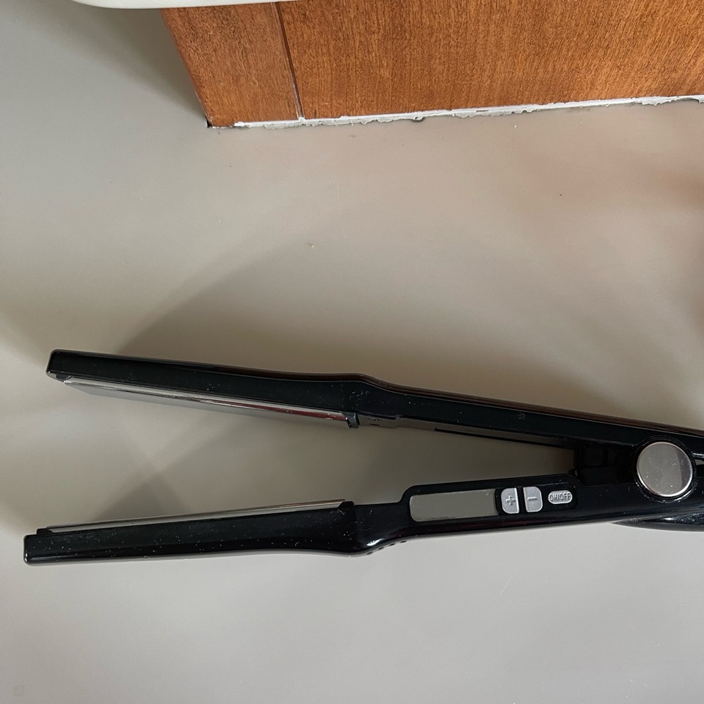 BEBE flatiron - Picture 2 of 4